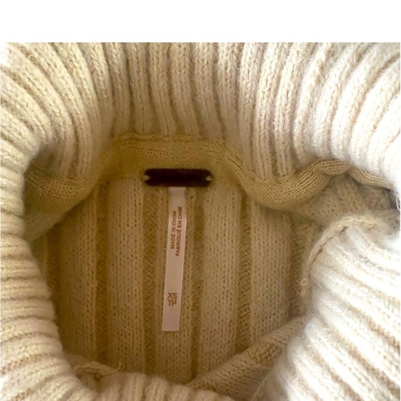 NWT. Free People Big City Turtleneck - Picture 10 of 14